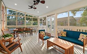 Historic Galveston Family Beach Home With 3 King Beds