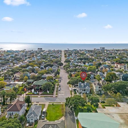 Historic Galveston Family Beach Home With 3 King Beds Exterior photo