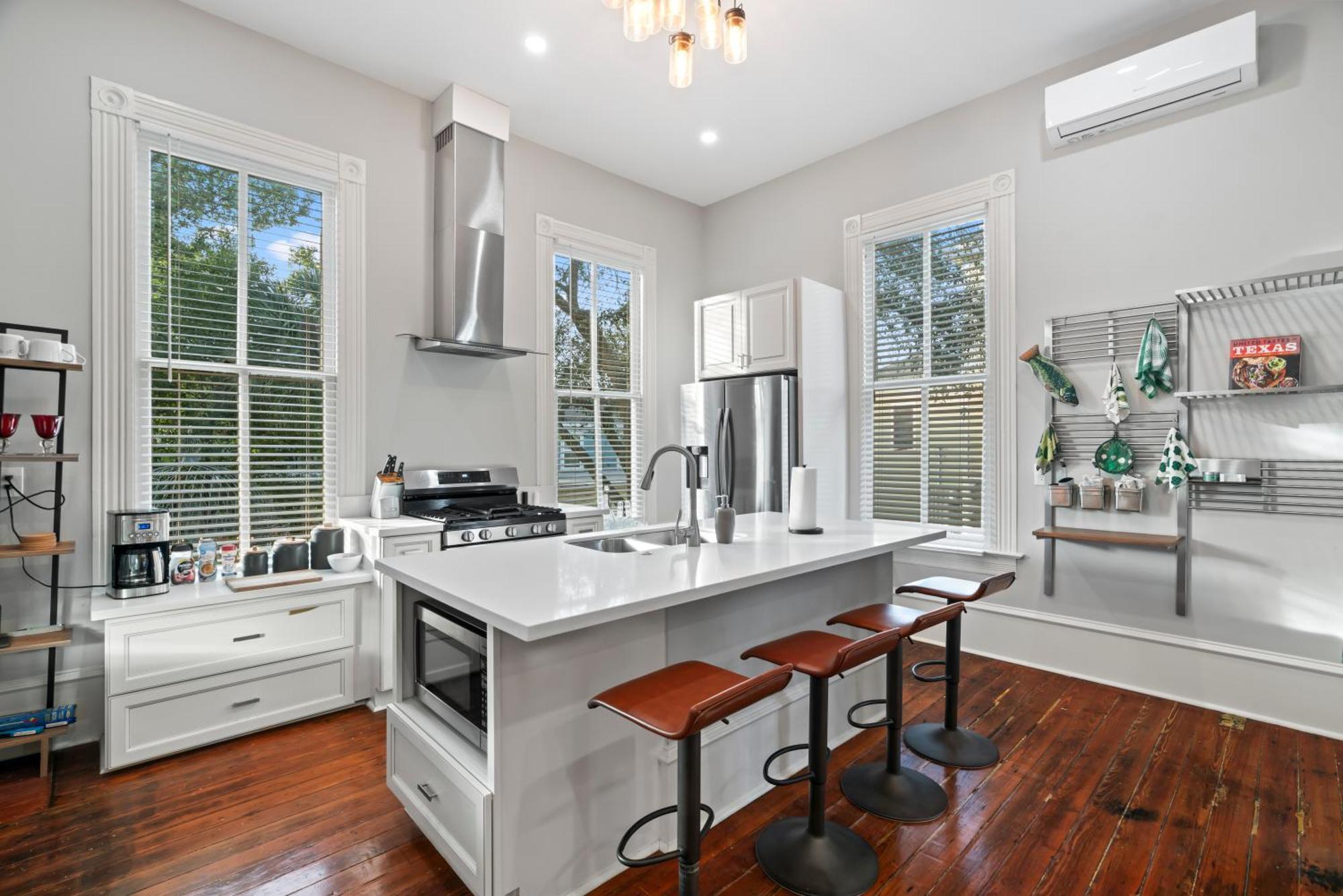 Historic Galveston Family Beach Home With 3 King Beds Exterior photo