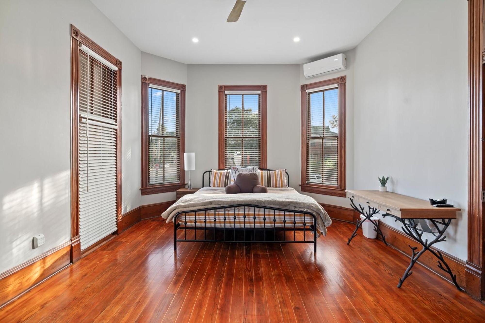Historic Galveston Family Beach Home With 3 King Beds Exterior photo
